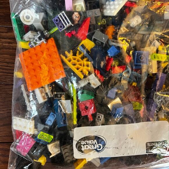 Gallon Size Bag of Miscellaneous LEGO Pieces - Picture 8 of 9